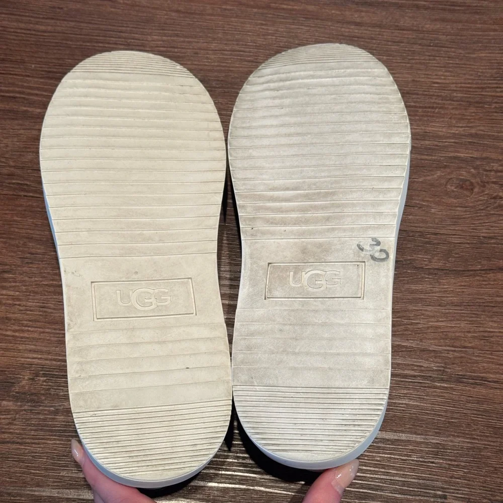 EUC UGG Alameda Spotty Lace Sneakers s7 - Picture 11 of 14